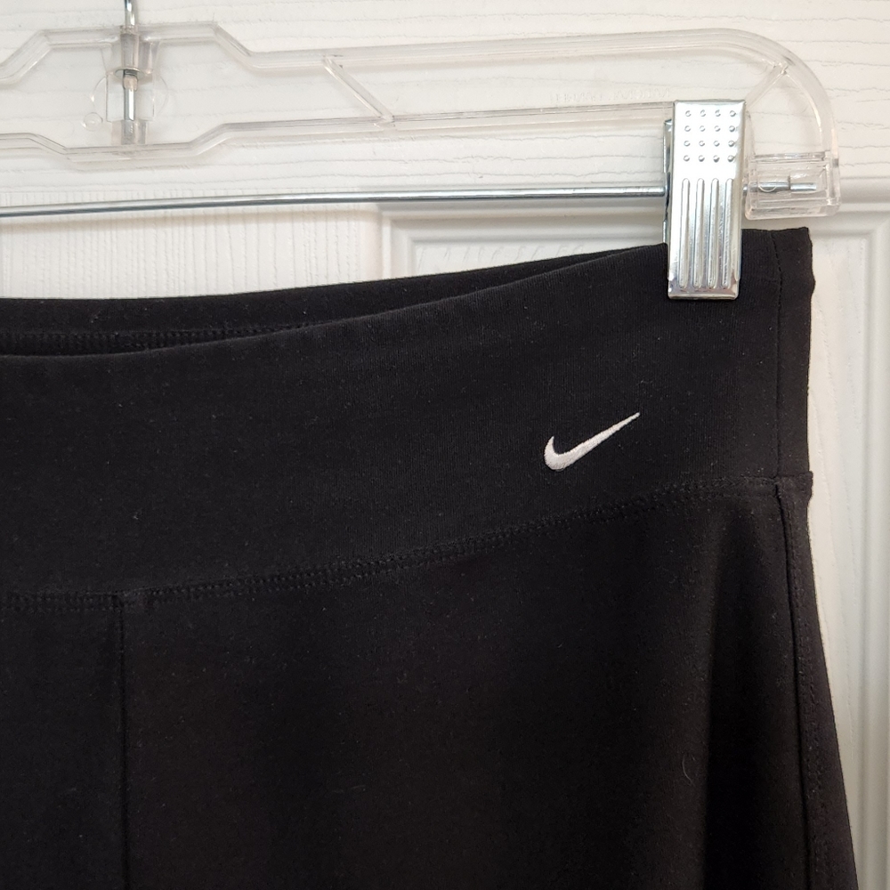 FREE w/ Bundle Purchase of 2 or more items! EUC Nike Leggings - Picture 3 of 7
